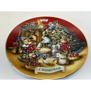 Vintage Avon Sharing Christmas with Friends 1992 Porcelain Collector's Plate